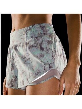Lululemon Hotty Hot High-Rise Lined Short 4”- Size 10  - Plisse Bloom Multi